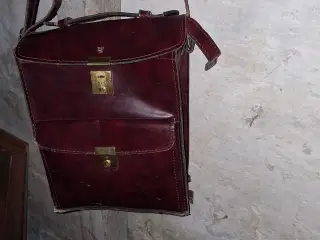 Skuldertaske af kernelæder