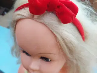 hårbøjle i rød farve med sløjfe