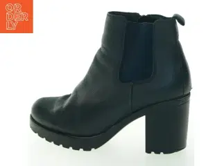 Sorte læderstøvler med blokhæl – str. 36