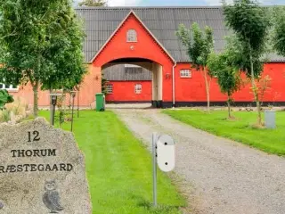 Stort sommerhus til 26 personer med vildmarksbad, finsk grillhus - mange v�relser, mange aktiviteter