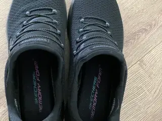 Sketchers slip on str 38