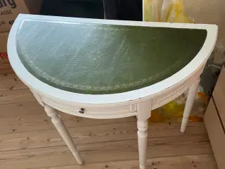 Entremøbel sælges