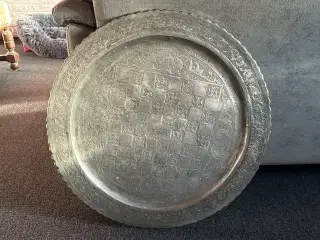 Flot gammelt, kæmpe fad med patina