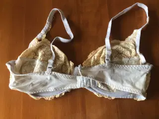 BH fra Fleur i gul med flotte blonder
