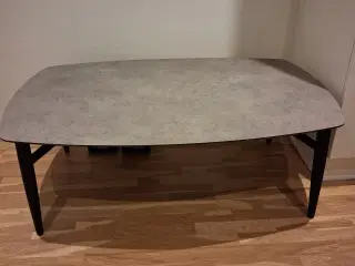 Sofabord i stengrå højtrykslaminat