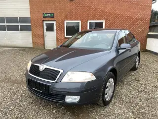 Skoda Octavia 1,6 FSI Elegance 115HK 5d