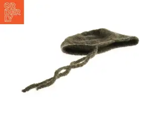 Strikket hue med øreklapper