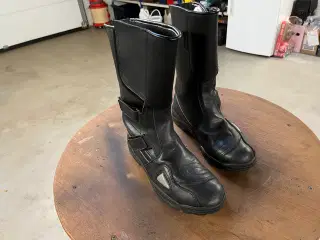MC støvler st 44 .