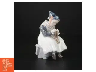 Porcelænsfigur af kvinde, Royal Copenhagen fra Royal Copenhagen (str. H. 14 cm)