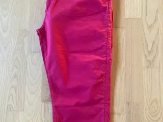 Cerise-røde Capri-shorts (3/4 lange) str 46