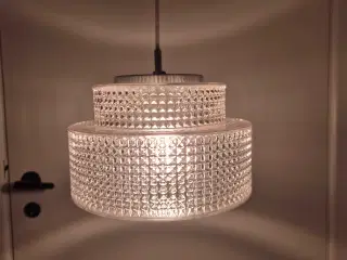 Smuk retropendel i klart presset glas 