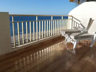 Malaga - Fuengirola. Lejlighed p� 134 kvm plads til 6 personer, 34 kvm terrasse med haveudsigt og pool.
K�mpe stor stor pool i lukket privat have.
Fri parkering foran bygningen. 

Fuengirola. Ny renoveret luksus lejlighed p� 135 Kvm med plads til