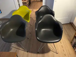 4 Charles Eames spisebordsstole