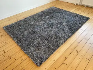 Ryatæppe i grå – 170x240cm, købspris 2800kr 🌟