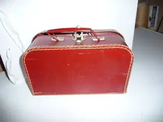 gamel rød legetøjs kuffert med jern hank