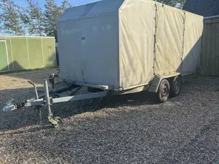 Lukket trailer med el-spjæld (fjernbetjening) – ny