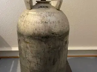 Kosan truckgas. 11 kgs fyldt alu flaske