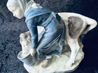 Royal Cop. “Pige med kalv” nr 779