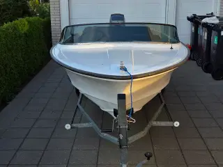 Speedbåd 14 fod, 55 hk motor inkl. indregistret bå
