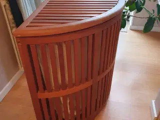 Hjørne vasketøjskurv i hårdt træ