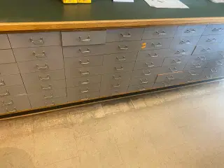 Indhold i skuffer nøgler mm ( se foto)