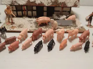 Gammelt miniature husmandssted med 34 dele.