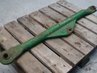 John Deere 1120 R.H. Liftarm AL18250