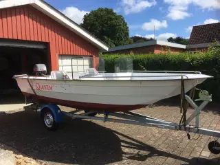 Styrepultsbåd/ Bowreider  (Katamaranbund)