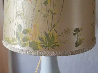 bordlampe med blomster 