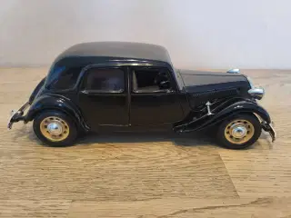 Modelbil: Citroën T.A. 15CV 1938. Skala 1/24.