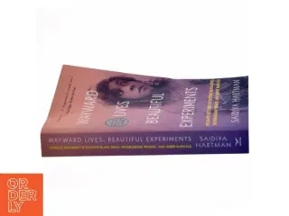 Wayward lives, beautiful experiments : intimate histories of riotous black girls, troublesome women, and queer radicals af Saidiya V. Hartman (Bog)
