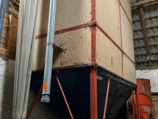 Silo til korn, piller eller lign.