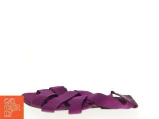 Violette sandaler med krydsremme fra Divided (str. 37)
