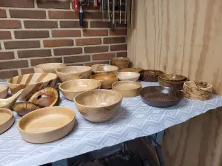 Diverse træskåle fra 13 cm til 26 cm i diameter