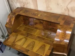 Antik kommode, skrivebord