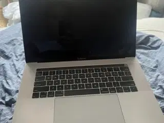 Macbook 2018 15" 2.9GHZ i9 32GB Radeon 4gb DEFEKT