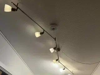 Loftslampe sælges