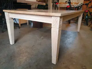 sofabord i lyst træ