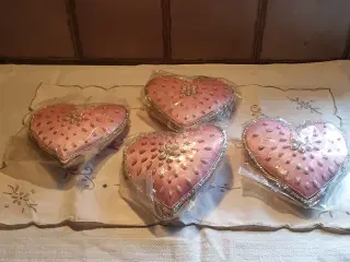 GRATIS NYE lyserøde hjerter m perler