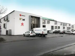 Indbydende og lyse kontorlokaler velbeliggende i en moderne ejendom i Brøndby tæt på den nærliggende infrastruktur