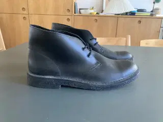 Aldrig brugt: Clarks Desert Boots i sort læder str