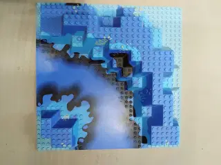 Lego raised baseplate