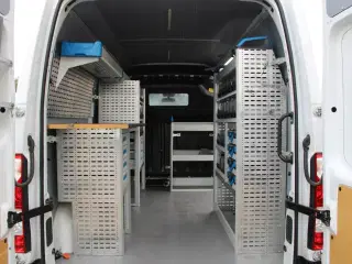 Renault Master IV T33 2,3 dCi 150 L2H2 Kassevogn