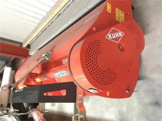 Kuhn BKE 250 Hammerslagler, justerbar støttevalse.