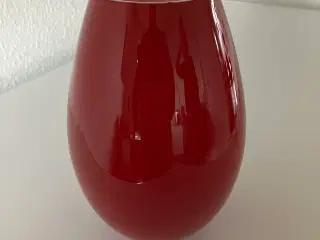 Rød Holmegaards vase