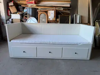 Hvid IKEA Hemnes udtræksseng