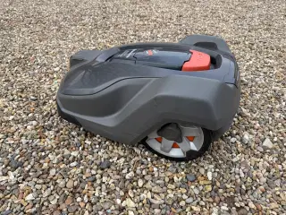 Husqvarna Automower 430X med garage og ladestation