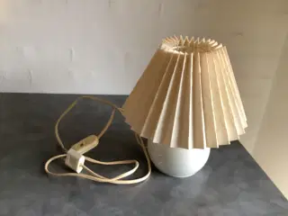 Danalux kugleformet bordlampe Retro med skærm