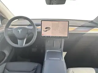 Tesla Model Y  RWD