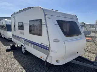 2008 - Hobby De Luxe 440 SF   Prisen er inkl. klargøring, gastest, fugttest, syn og nummerplade.